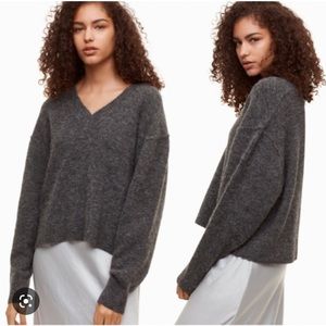 Aritzia Wilfred Free Krause gray oversized long sleeve v-neck
